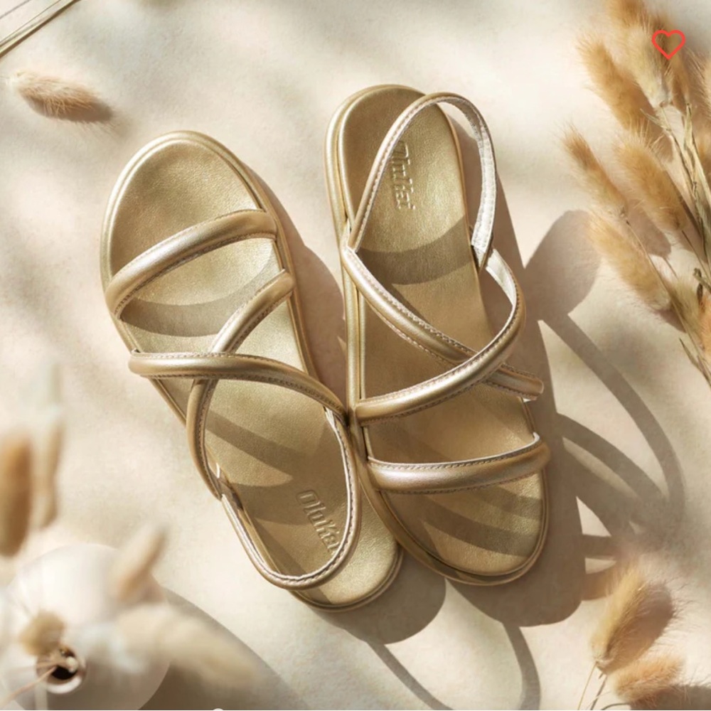 OluKai Metallic Gold Strappy Slide Sandals NWOT Resortwear Summer Sz 8 - Picture 11 of 12
